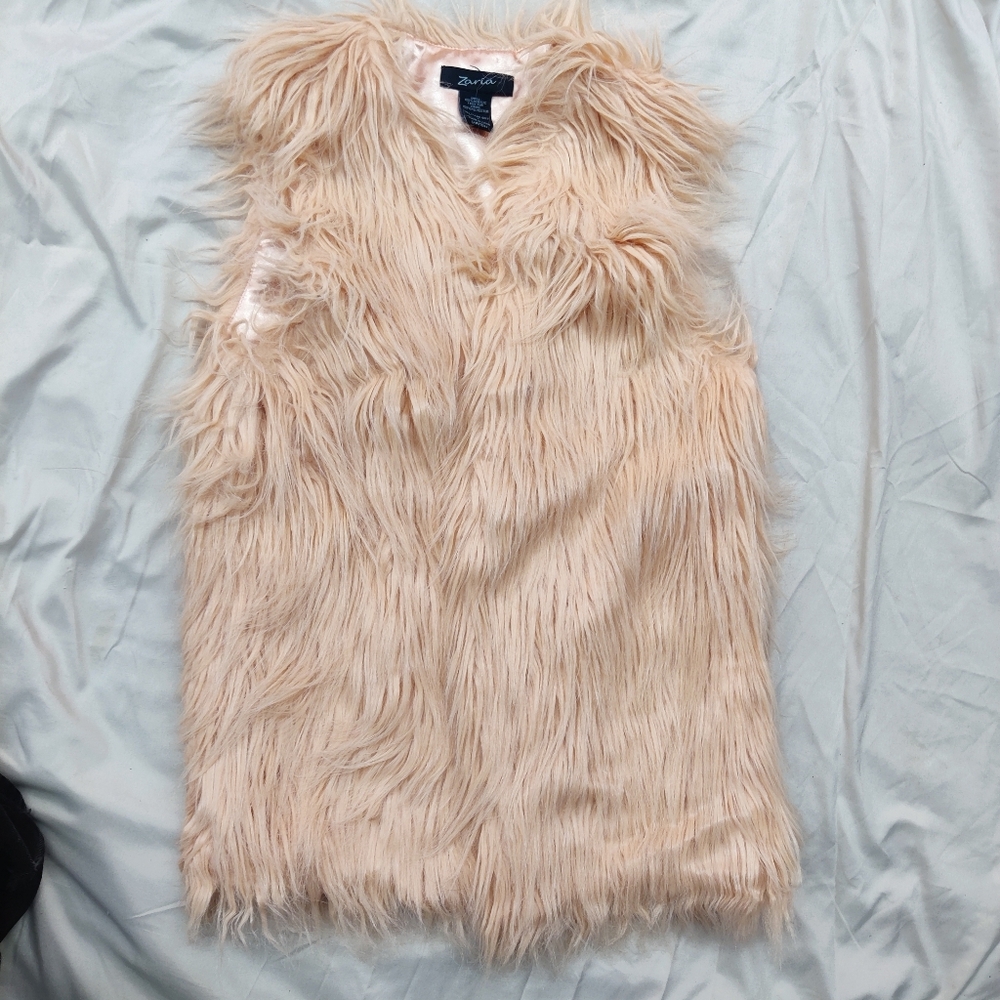 Zaria faux fur light pink vest